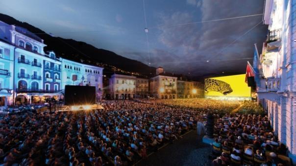 Der brandneue Toyota Prius Plug-In Hybrid wird am Locarno Filmfestival den Besuchern vorgestellt